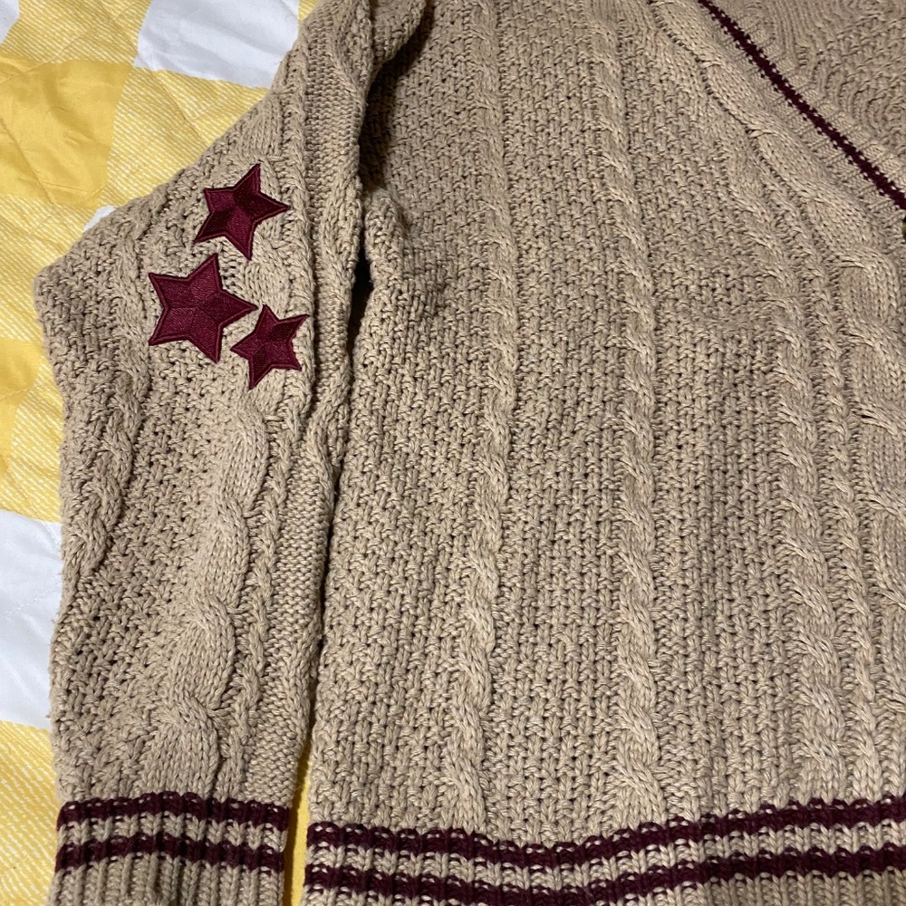 Taylor Swift | authentic rare 2020 holiday beige red Folklore cardigan sweater M - Picture 2 of 8